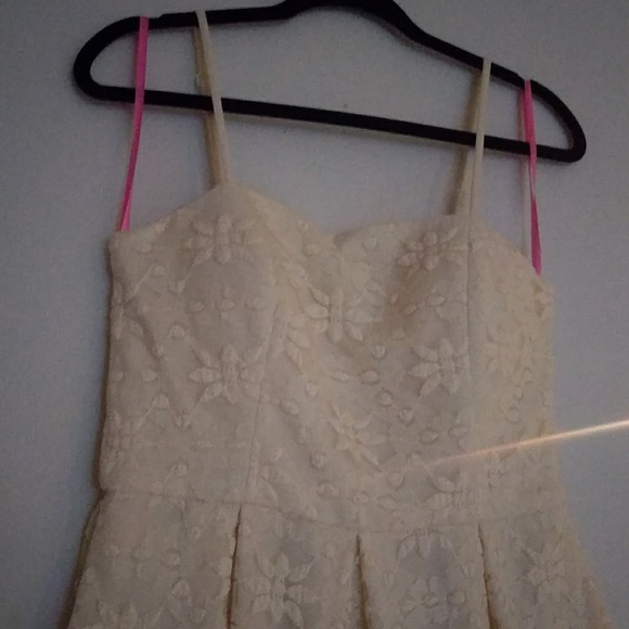 Cream and lace Isaac dress - Picture 2 of 8